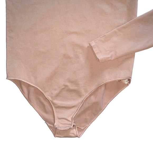 SKIMS Essential Mock Neck Long Sleeve Bodysuit Sienna Tan - Picture 9 of 11